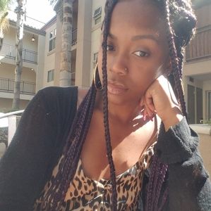 Meet your Posher, Azia